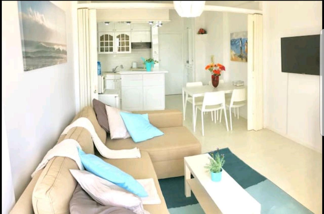 Bettys 1Br Seafront Apt Lárnaca Exterior foto