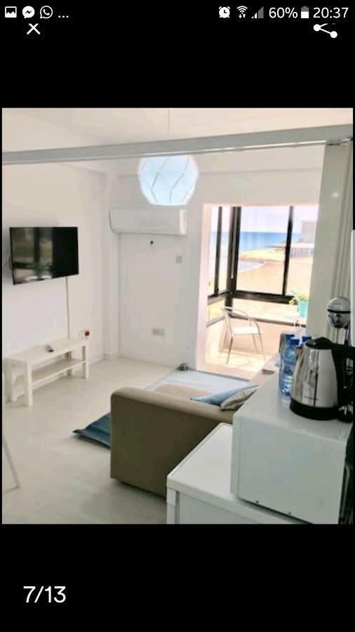 Bettys 1Br Seafront Apt Lárnaca Exterior foto